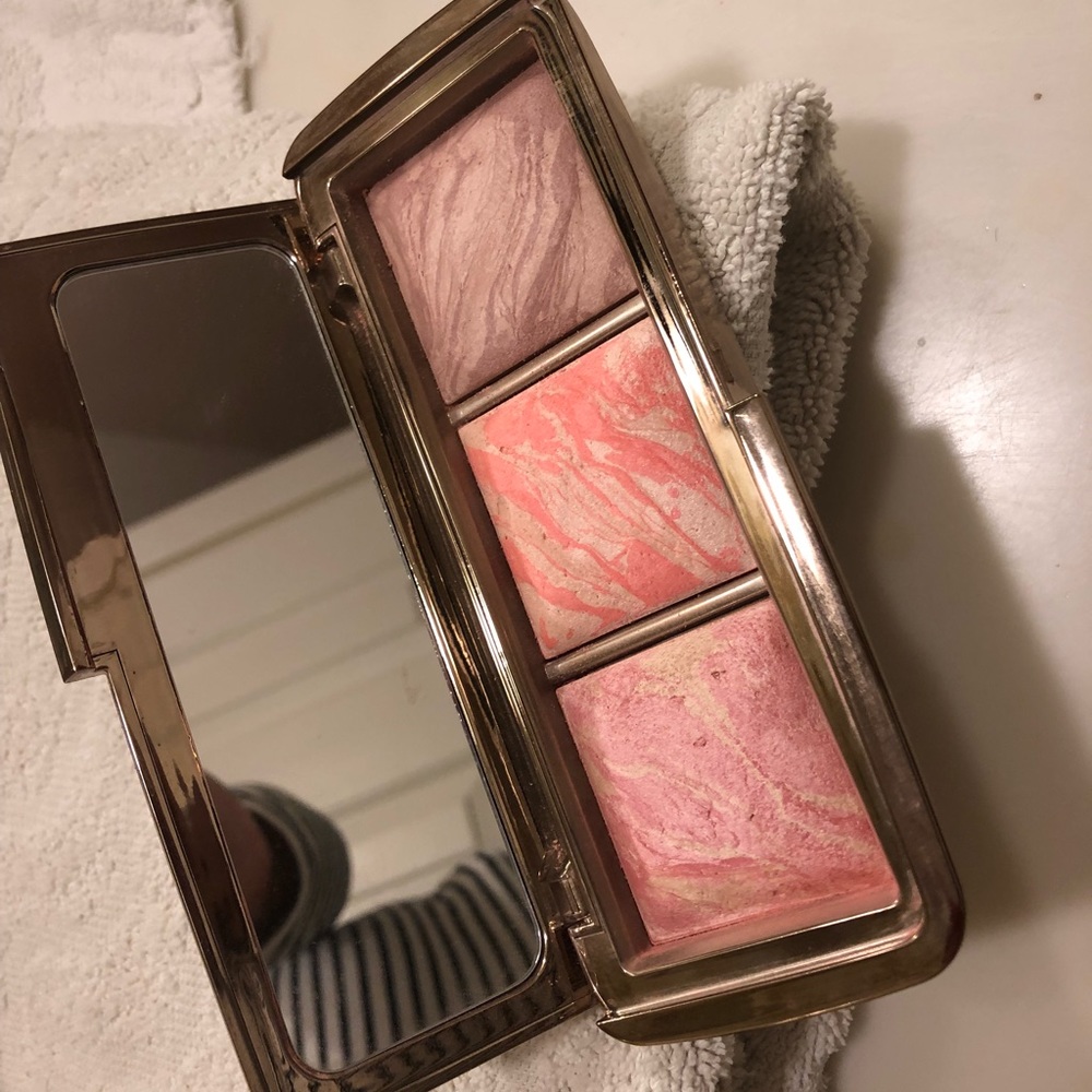 Hourglass Ambient Lighting Blush Palette